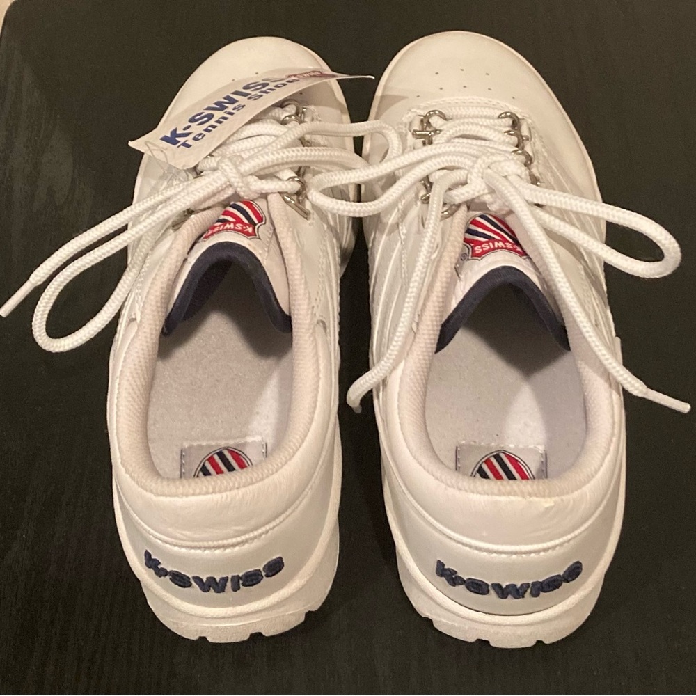 K-Swiss Big Boy’s Tennis Shoes. Size 5.5 New with tags
